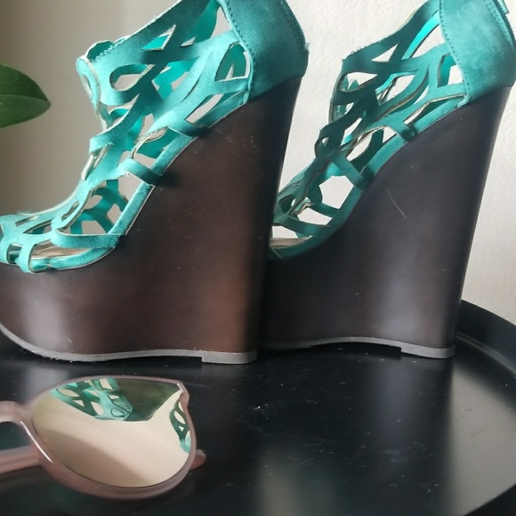 5 Inch JustFab Turquoise/Brown Wedges - Picture 4 of 5